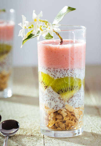 Though muesli is a breakfast food, it can be enjoyed any time of the day like this smoothie muesli. 